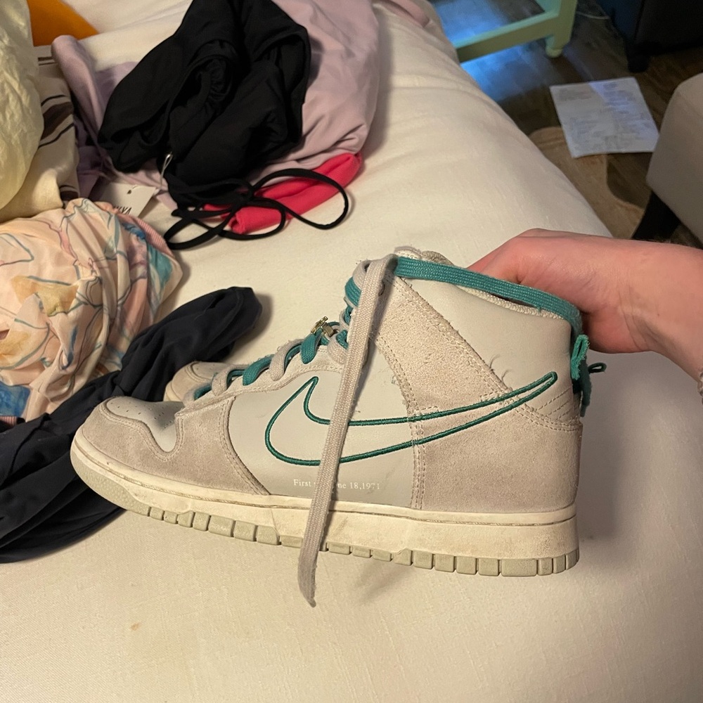 Nike White and Green Sneakers High-Top Style